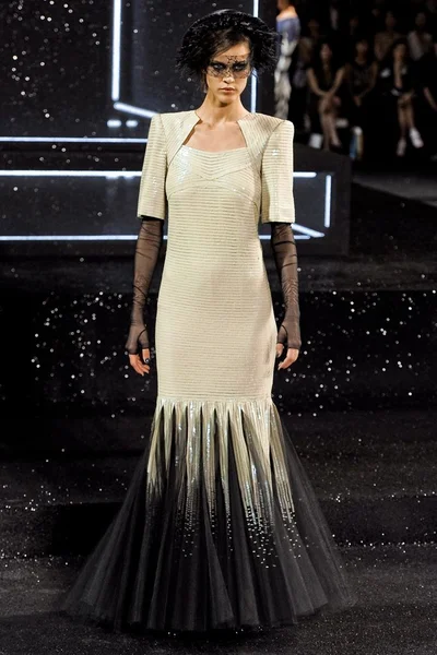 Look 64